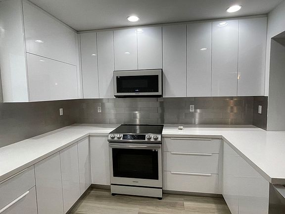 4th image of 250 NE 20th St #2100