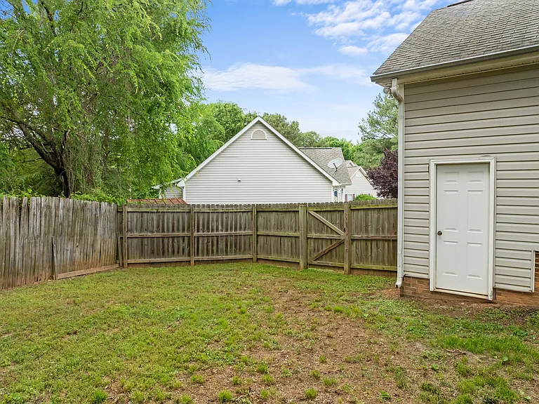 404 Foxbridge Ct — Photo 37