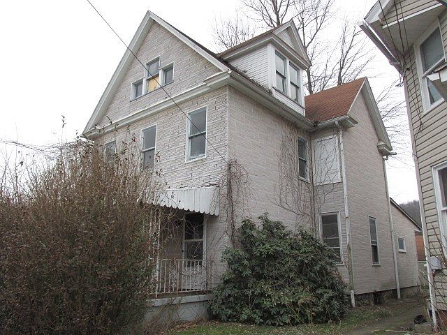 1st image of 161 Main St