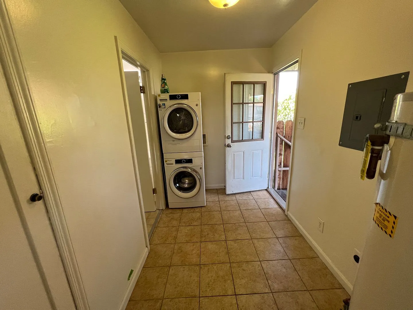 618 James St - West Sacramento 95605 — Photo 4