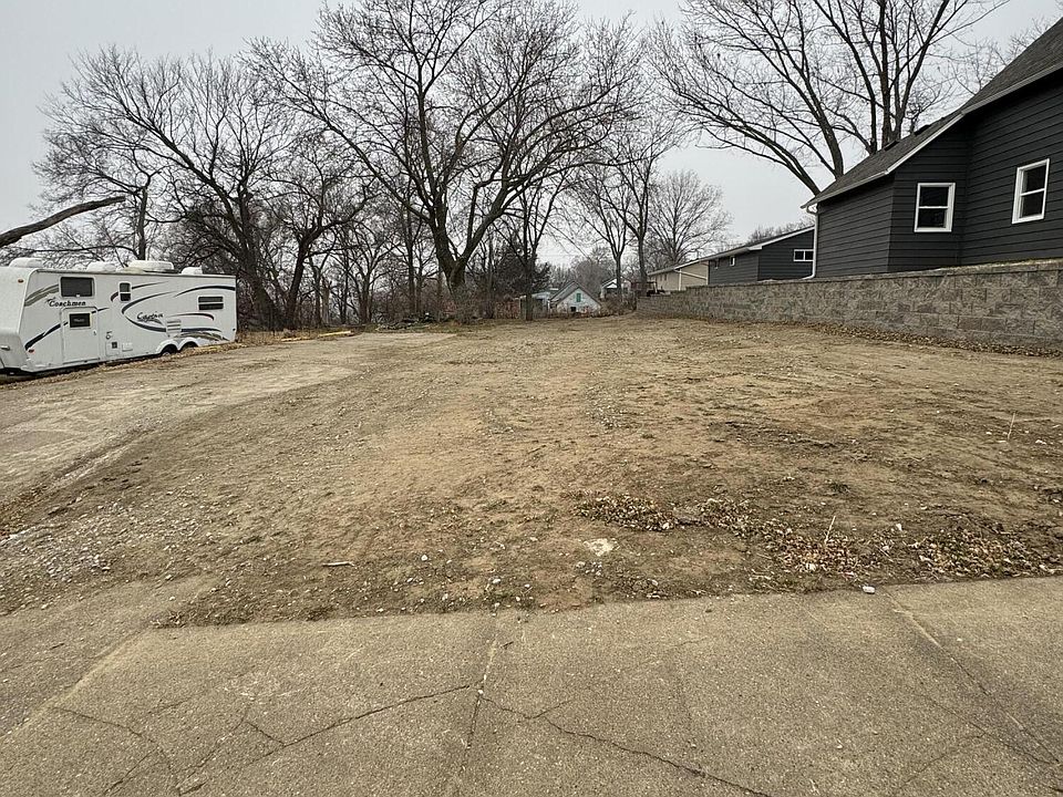 2nd image of 417 N 5th St