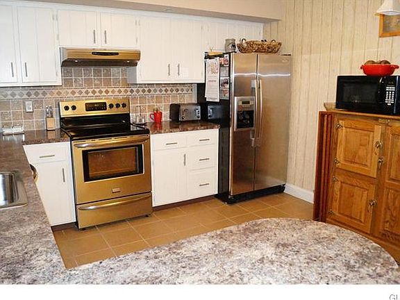 5th image of 619 E 9th St