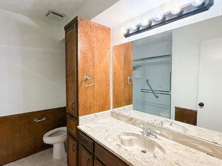 712 Pecan St — Photo 14