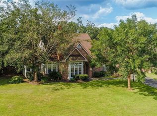1906 Plantation Dr, Lake Charles, LA 70605