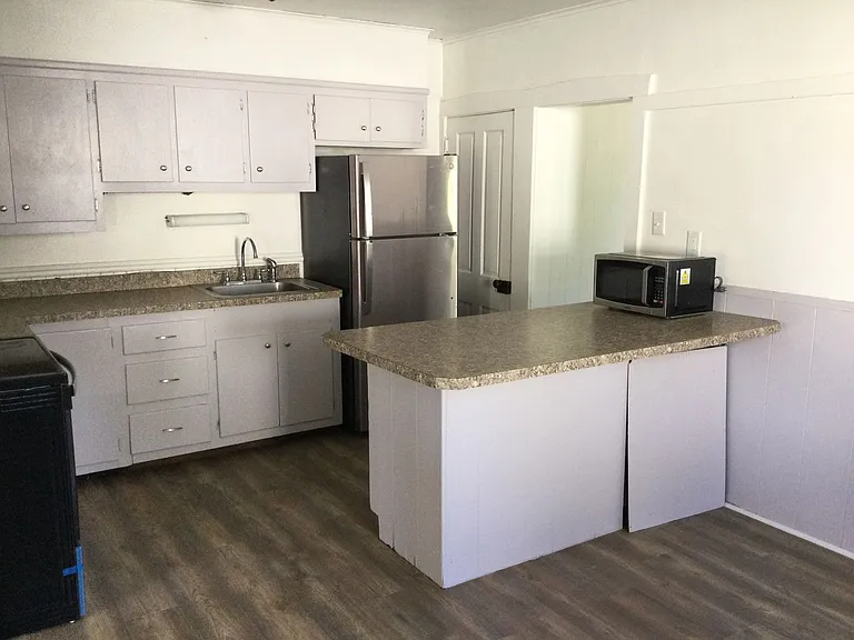209 W Frederick St — Photo 37
