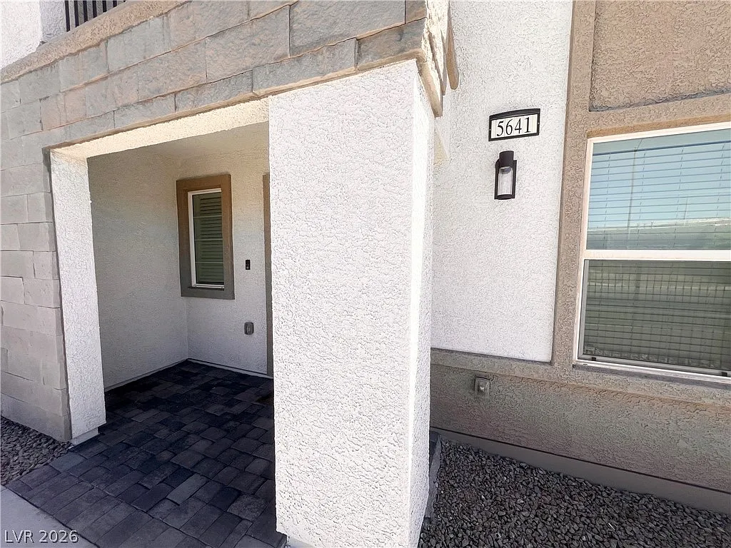 3 bed, 2.0 bath, 1364 sqft, $2,400 — Photo 4