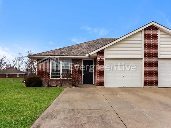 2nd image of 1501 Hawthorne Cir
