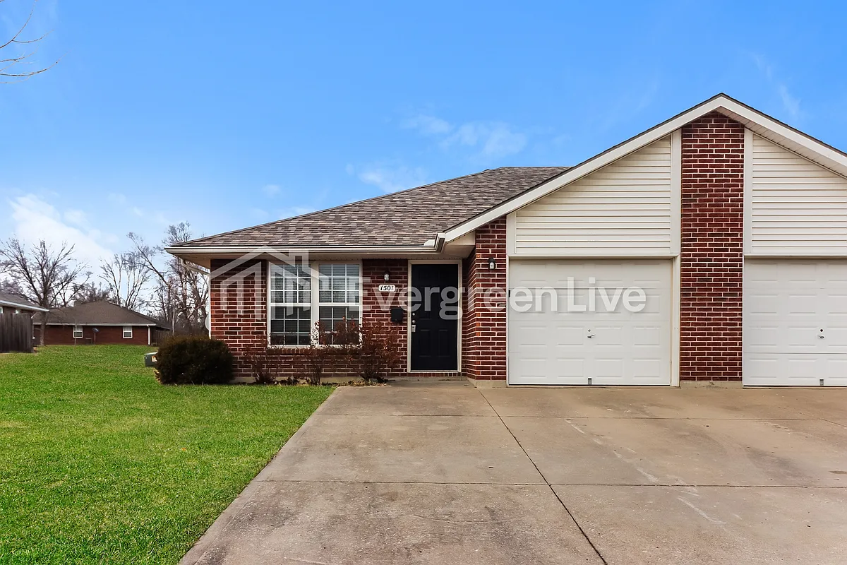 Building Photo - 1501 Hawthorne Cir