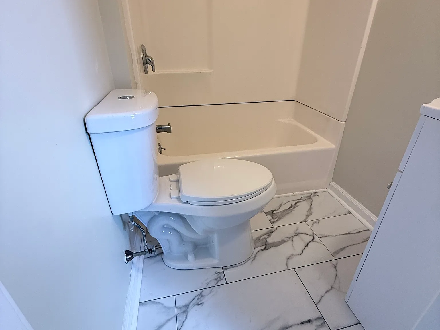 1 bed, 1.0 bath, 650 sqft, $1,050 — Photo 3