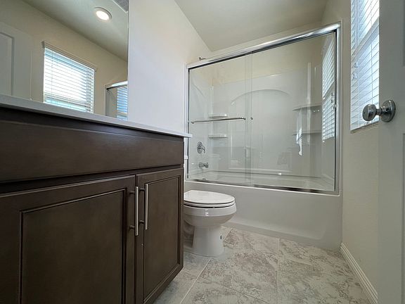 3rd image of 824 Riverlawn Pl