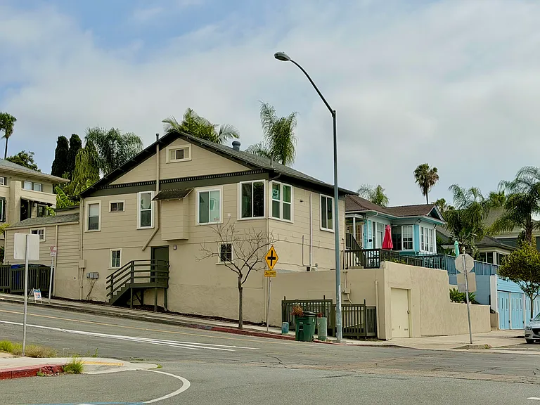 1061 20th St — Photo 22