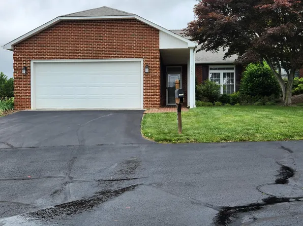 2545 Feather Garden Cir, Vinton, VA 24179