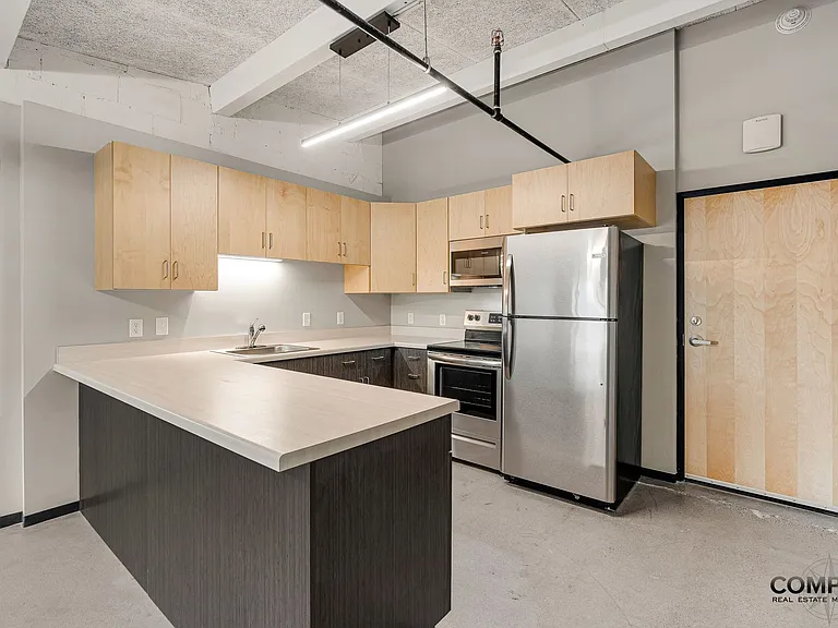 The Howard Apartments — Photo 36