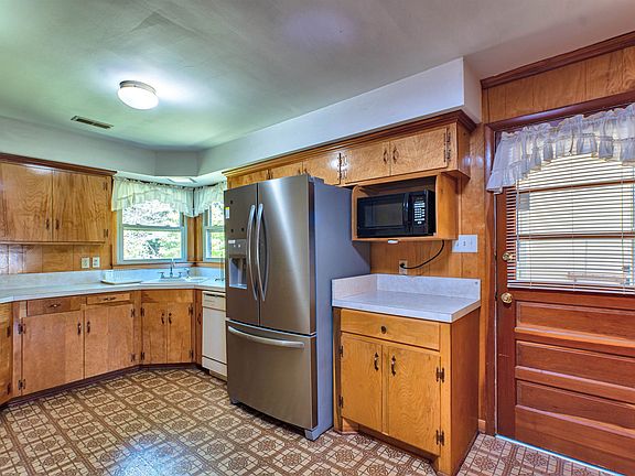 5th image of 110 Crestview Dr