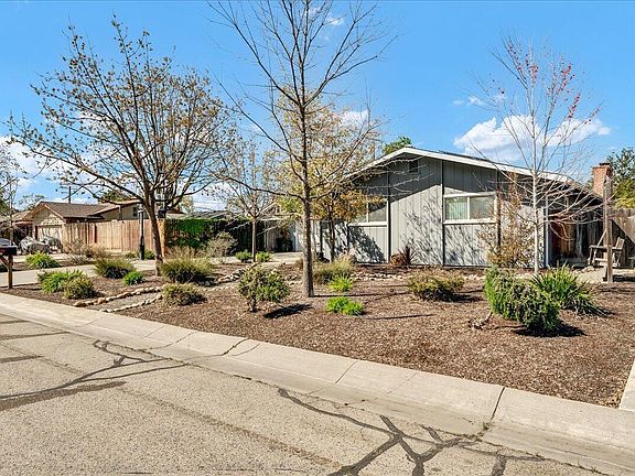4th image of 3010 W Royal Oaks Drive