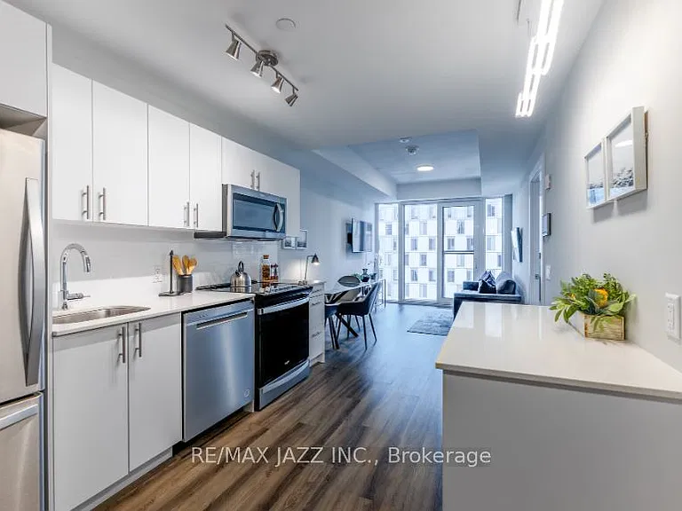80 Bond St E #1220 — Photo 2