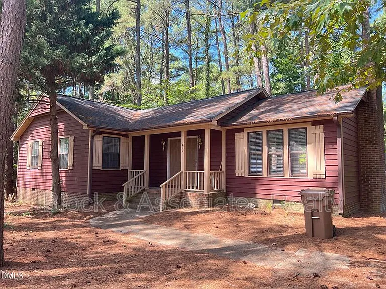 200 Lake Pine Dr — Photo 1