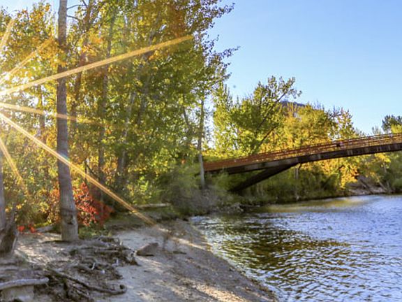 5 minute walk to Boise river access & the Greenbelt