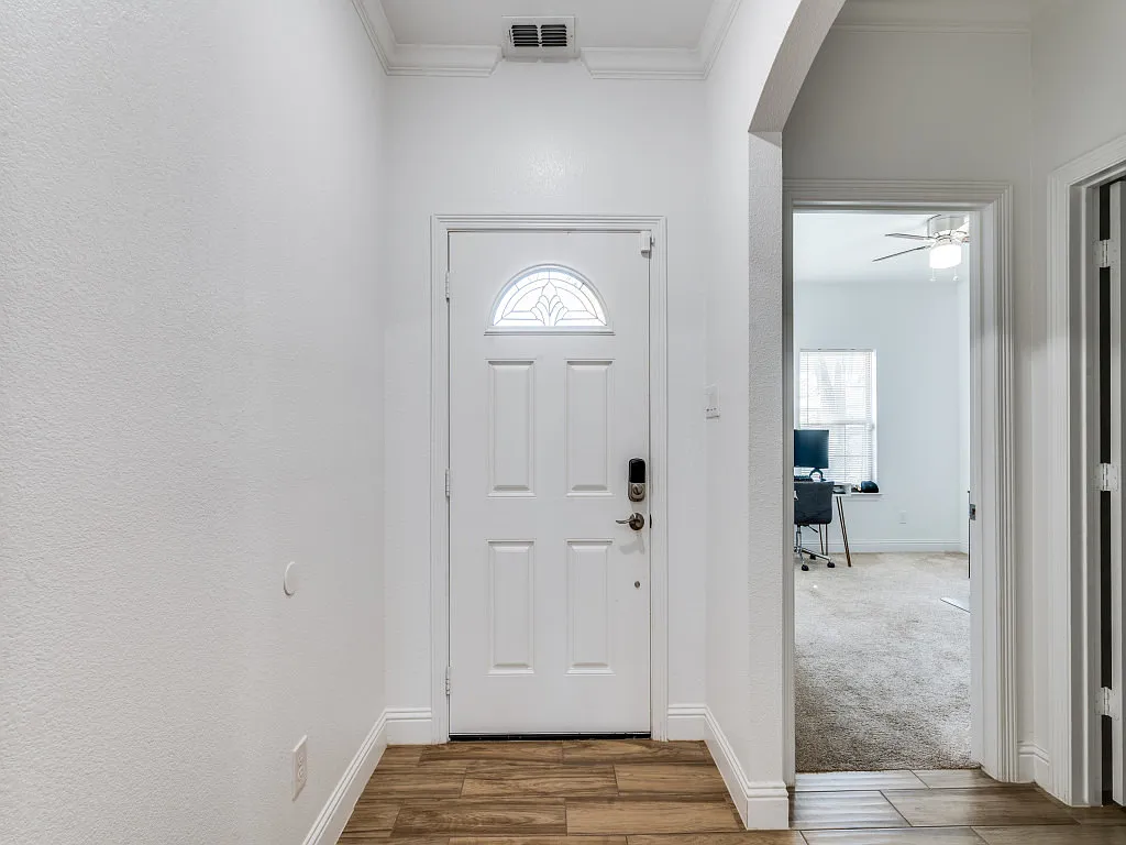 3 bed, 1563 sqft, $2,000 — Photo 2