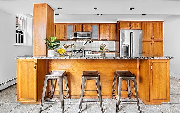 5th image of 117 Prospect Park W APT 1