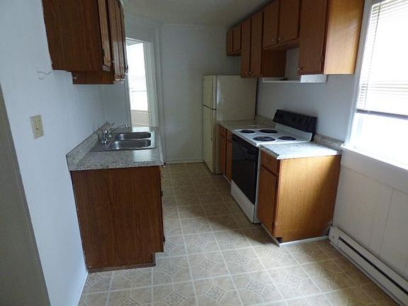 5th image of 405 Woods Ave SW