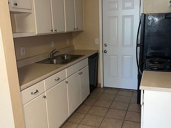 3rd image of 2511 N Edith Blvd #2B-1BA-886SQFT