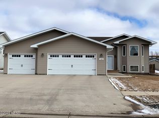 1008 Cherry Dr NE, Watertown, SD 57201