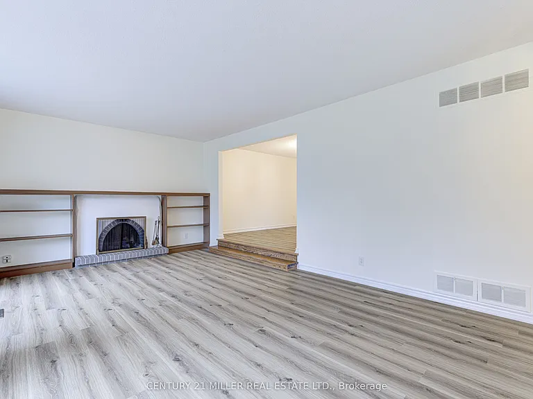 163 Castle Cres — Photo 10