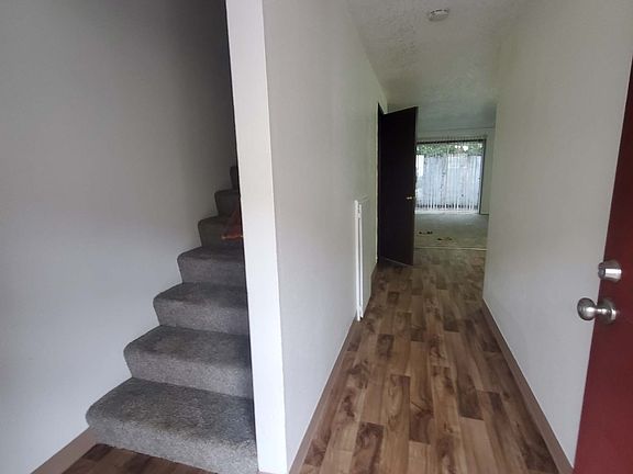 3rd image of 1001 NE 25th Ave APT 13