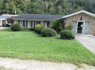 42 N Circle Dr, Prestonsburg, KY 41653