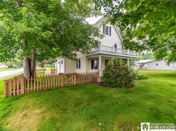 2835 Greenhurst Ave, Bemus Point, NY 14712