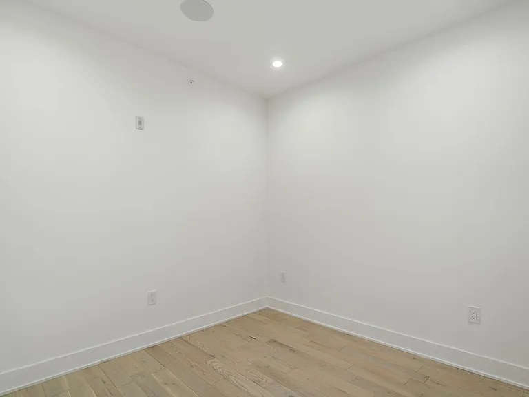 Newly Constructed Apartments in South Philly — Photo 9