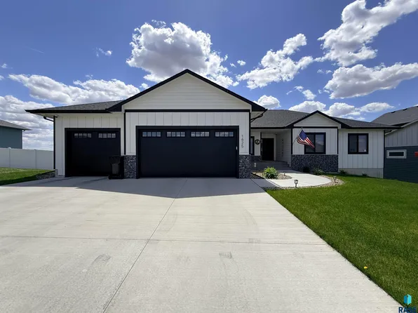 1625 W River Bend St, Brandon, SD 57005