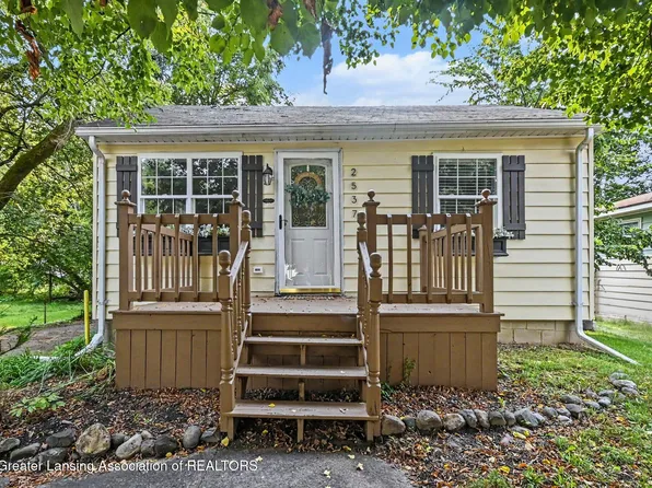 2537 Beryl St, Holt, MI 48842