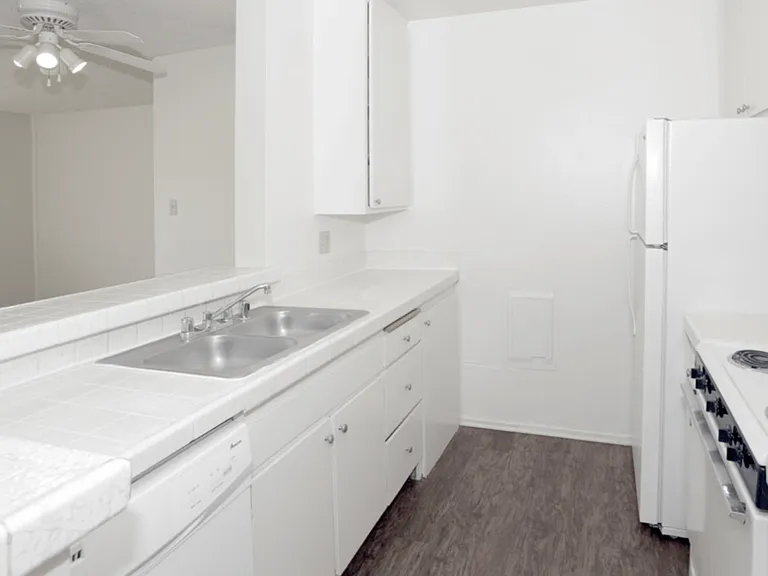 The Ray Apartments — Photo 24