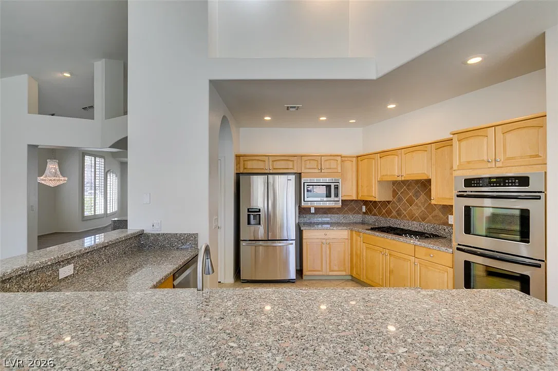 3 bed, 3.0 bath, 3281 sqft, $3,500 — Photo 3