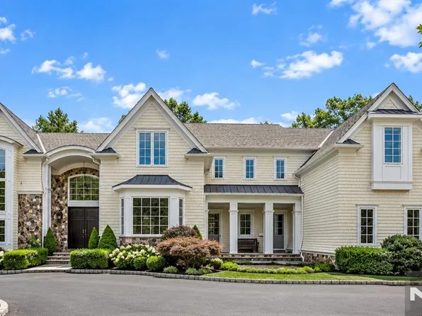 124 Essex Drive, Tenafly, NJ 07670