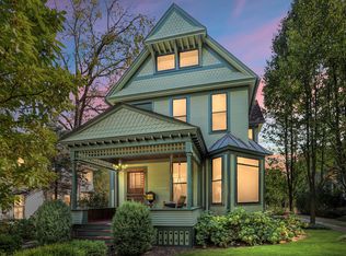 126 N Prairie St, Batavia, IL 60510