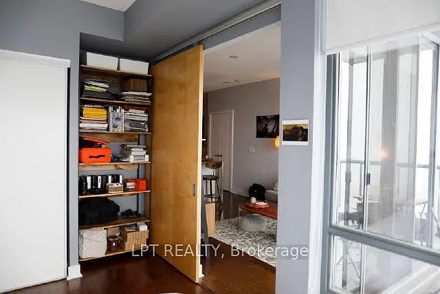 438 King St W #1706 — Photo 10