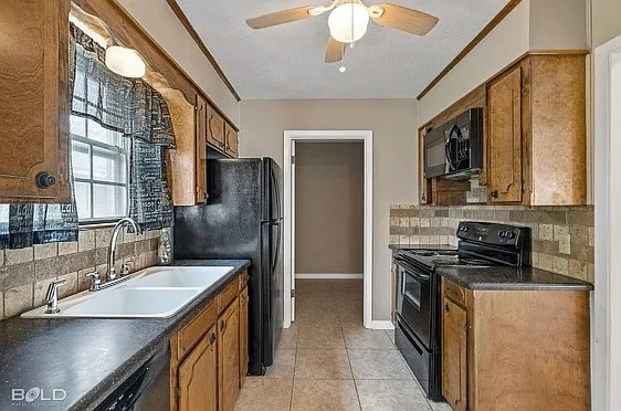 121 Carriage Square Dr — Photo 4