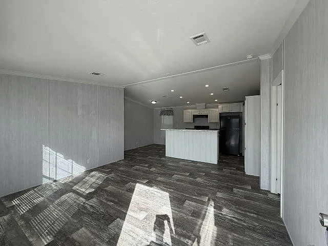 3 bed, 2.0 bath, 960 sqft, $2,100 — Photo 3