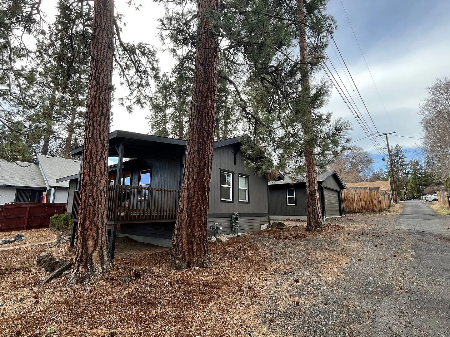 Charming 3 Bed/2 Bath on Bend's Westside - 13th Street — Photo 2