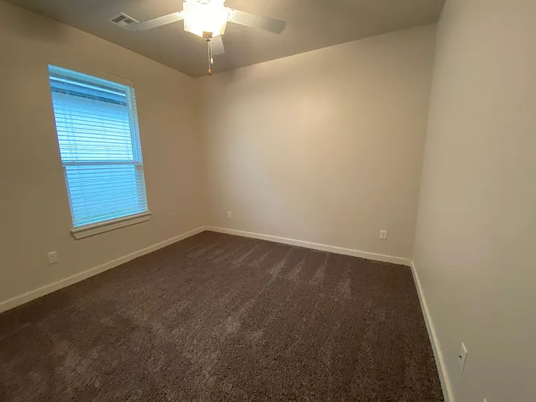 504 Martina Ln — Photo 12