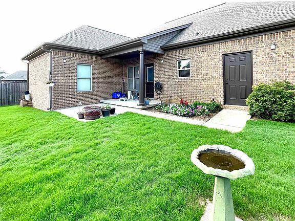 5th image of 611 Greenwood Dr
