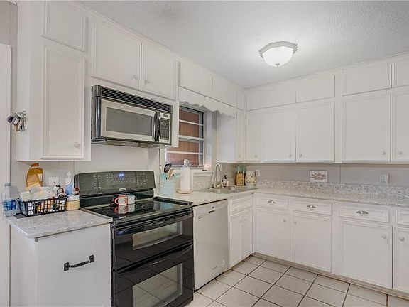 4th image of 4713 Bruce St
