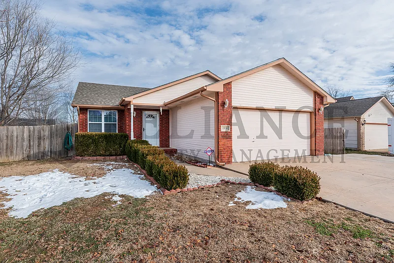 3 bed, 2.0 bath, 1500 sqft, $1,650 — Photo 2