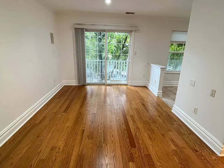 2417 Stanhope Ct — Photo 5