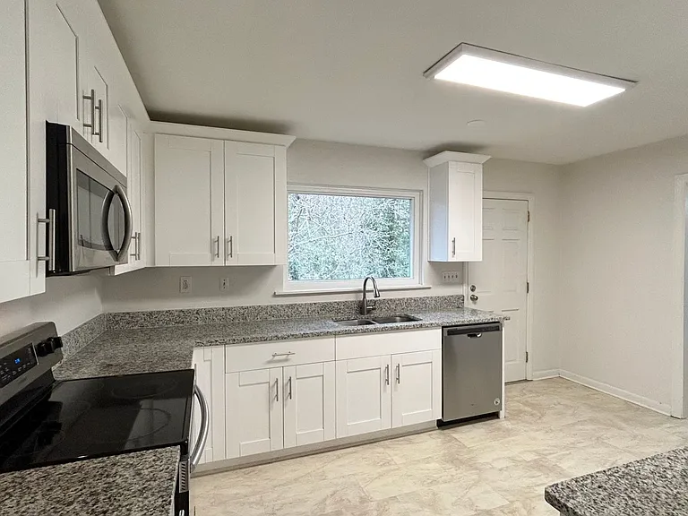 1476 Lively Ridge Rd — Photo 4
