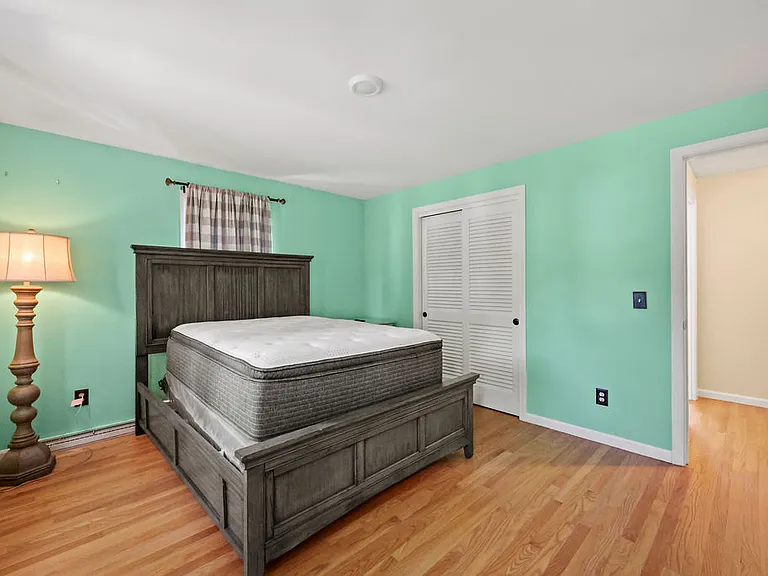 84 Brewster Rd — Photo 8