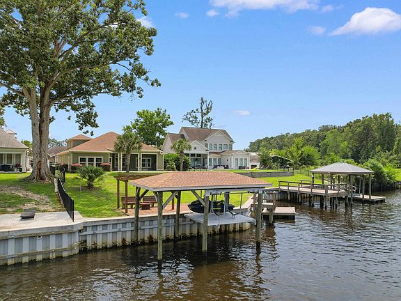 5th image of 352 Waterside Dr.